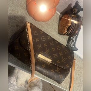 Louis Vuitton Favorite MM Shoulder Bag Brown